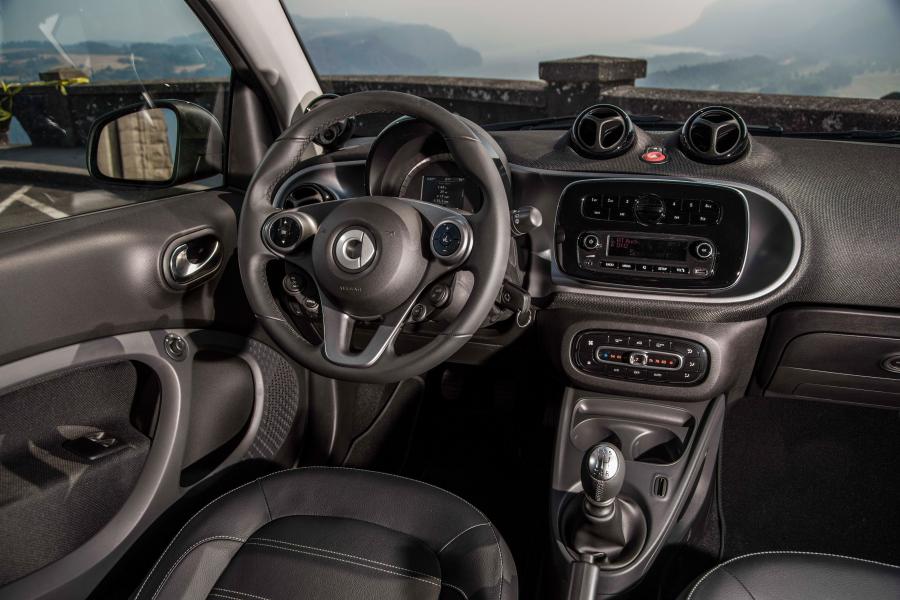Интерьер Smart ForTwo Prime Coupe 2016 года  (NA) (фото 9 из 30)